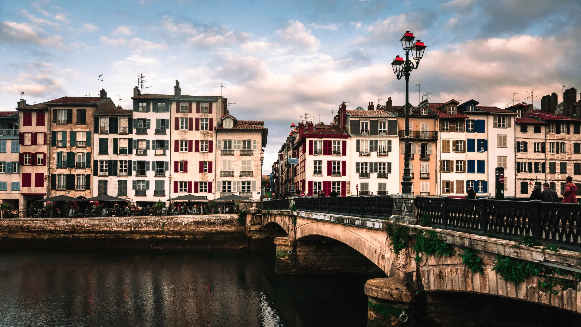 Le pont de Bayonne dans le Pays Basque Français.